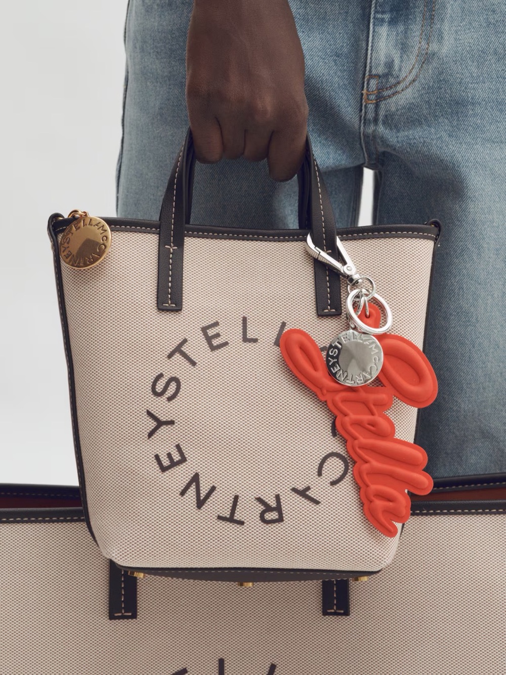 Stella McCartney Beige Canvas Logo Circle Tote with Black Trim - Picture 3 of 3